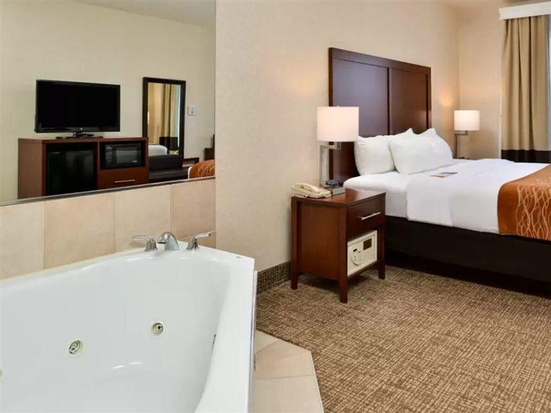 Comfort Inn & Suites Madison North Deforest Kültér fotó